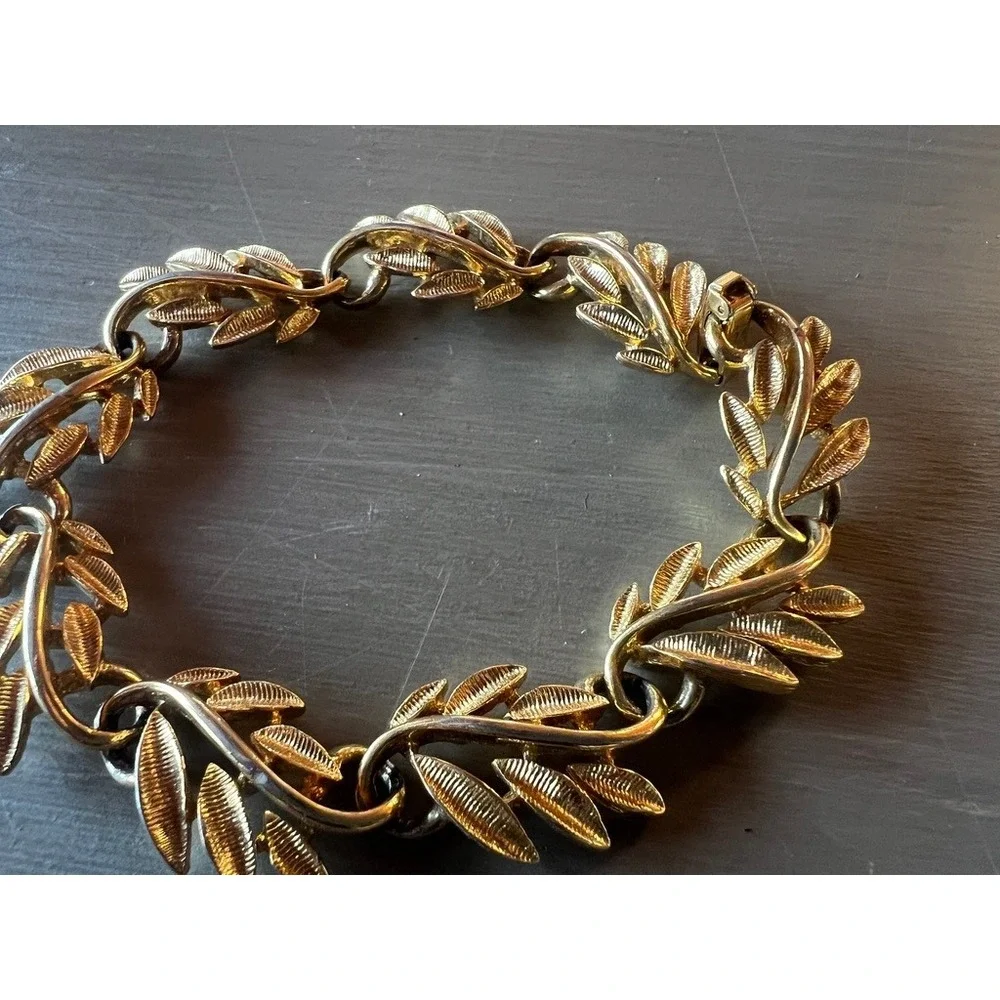 Napier Leaf Bracelet 7.5